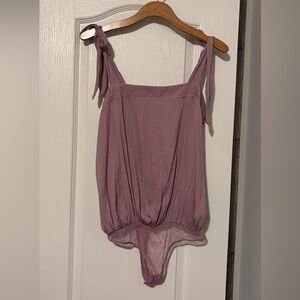Mustard seed Tie-Shoulder Mauve Bodysuit Top - size small